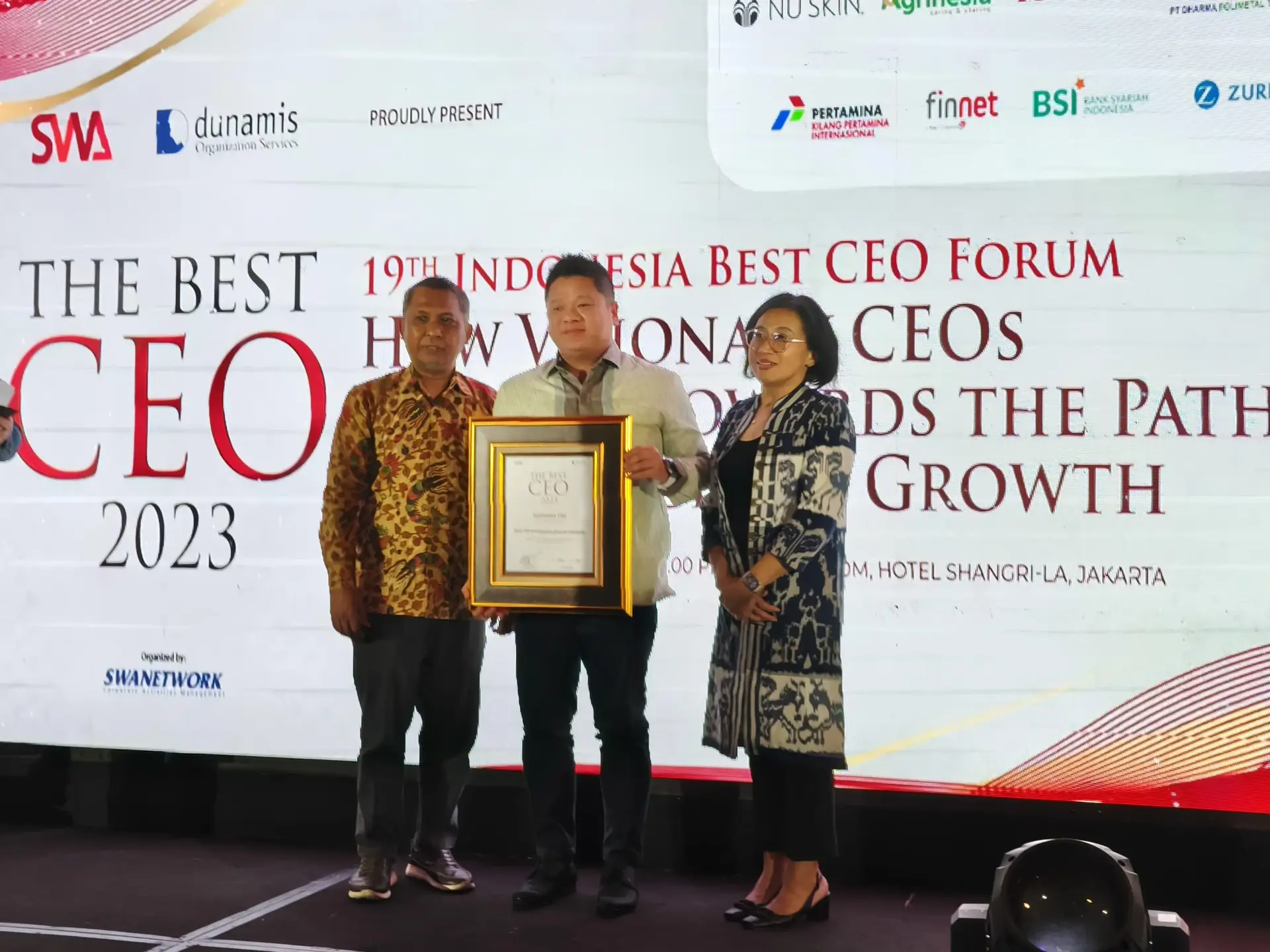 Sudianto Oei Raih Penghargaan Best CEO in Emerging Growth Company dalam Acara SWA 19th Indonesia Best CEO 2023